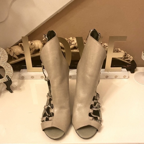 SCHUTZ LEATHER HEELED SHOE SIZE 8 - Picture 1 of 8